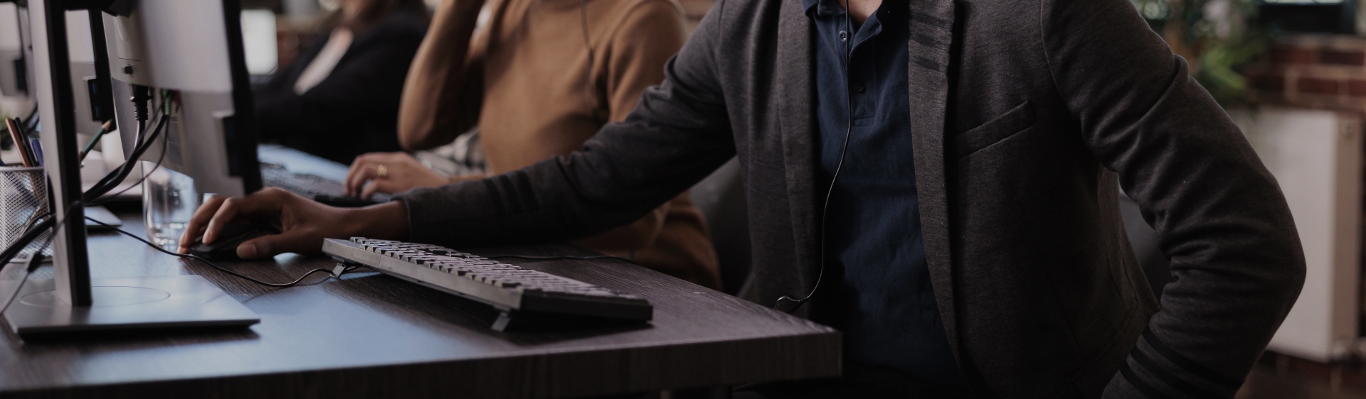 contact-banner